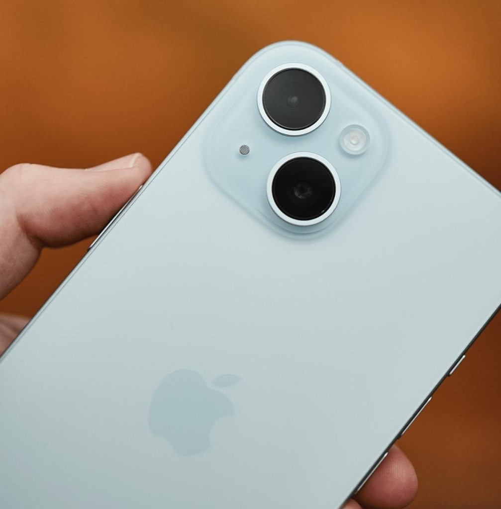 Камера iPhone 15 48 Мп – 2x-зум и матовый корпус